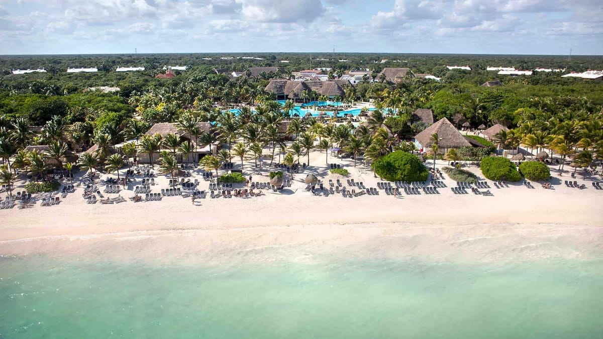 Kantenah Beach with fine white sand and turquoise Caribbean waters