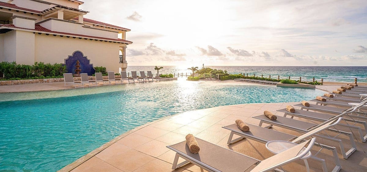 Swimming pool at Grand Park Royal Cancun - All Inclusive