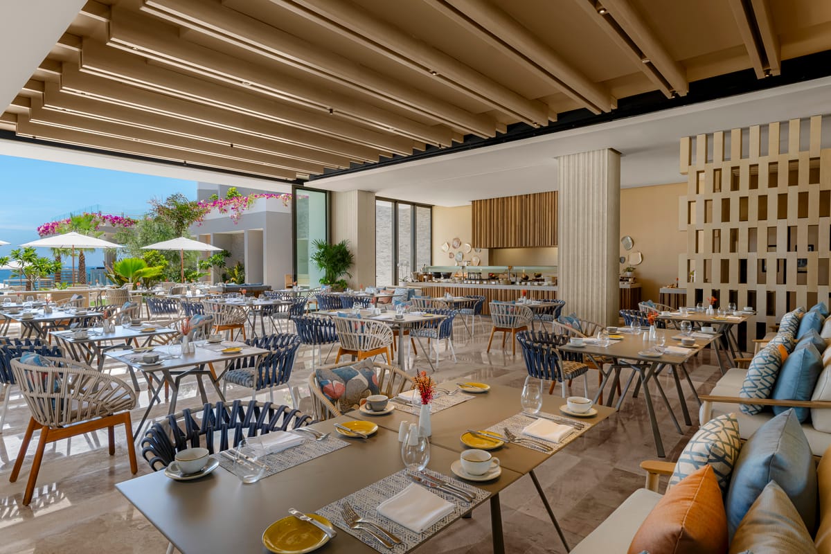 Del Mar — oceanfront breakfast and lunch restaurant