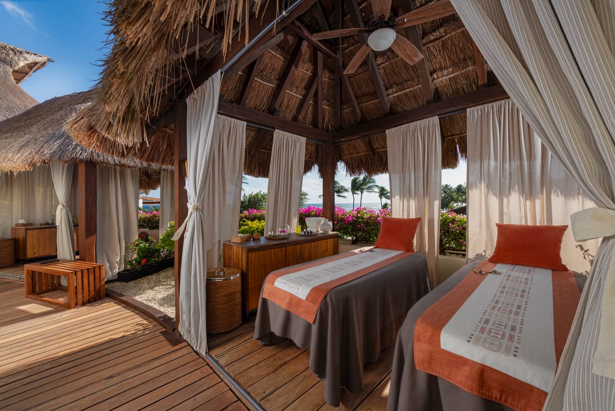 SE Spa outdoor treatment cabins in the Ambassador ambiance