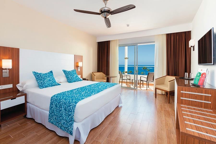 Guest room at Hotel Riu Arecas