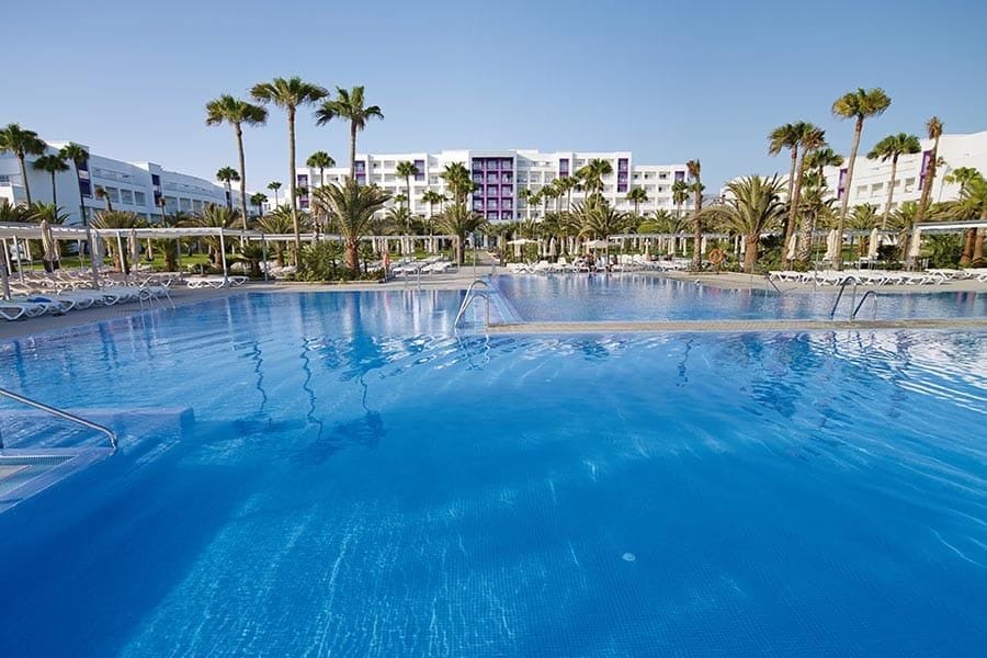 Swimming pool area at Hotel Riu Gran Canaria