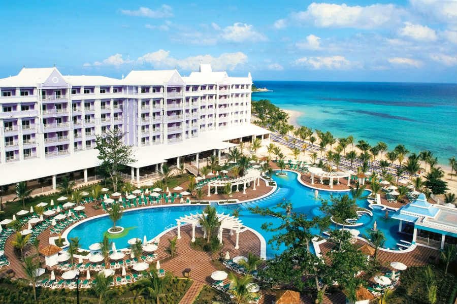 Swimming pool area at Hotel Riu Ocho Rios
