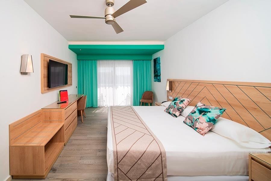 Guest room at Hotel Riu Ocho Rios