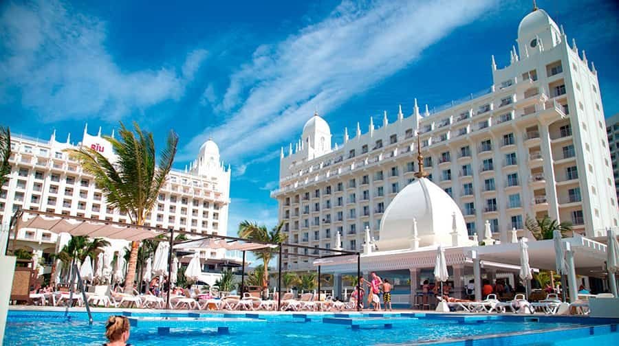 Swimming pool area at Hotel Riu Palace Aruba