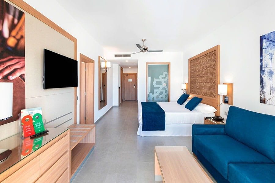 Guest room at Hotel Riu Palace Boavista