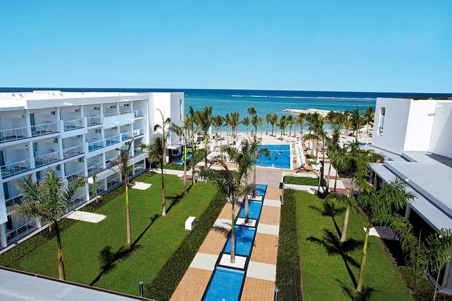 Swimming pool area at Hotel Riu Palace Jamaica