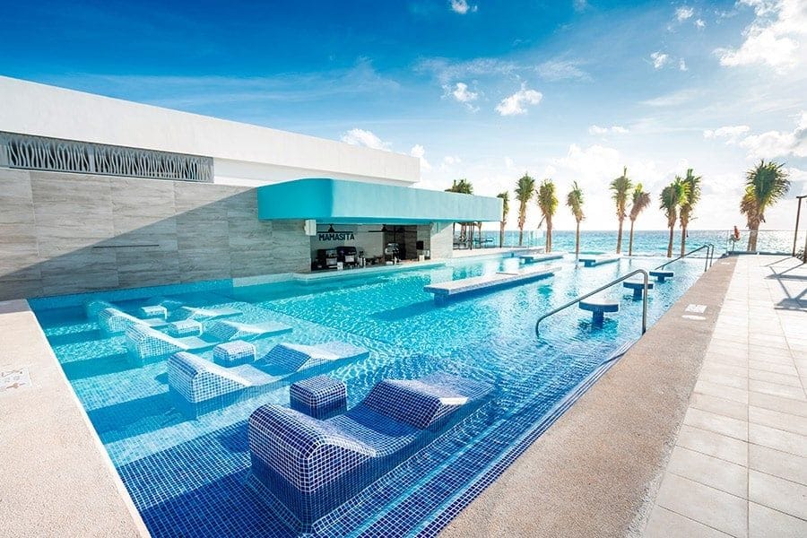 Swimming pool area at Hotel Riu Palace Kukulkan