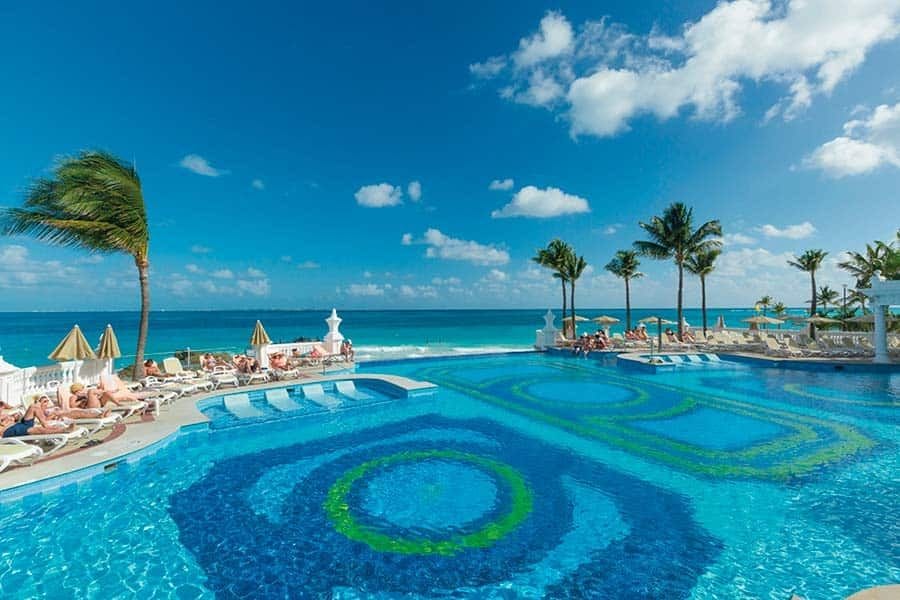 Swimming pool area at Hotel Riu Palace Las Americas