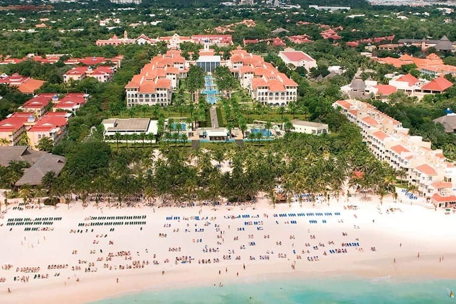 Resort exterior at Hotel Riu Palace Mexico
