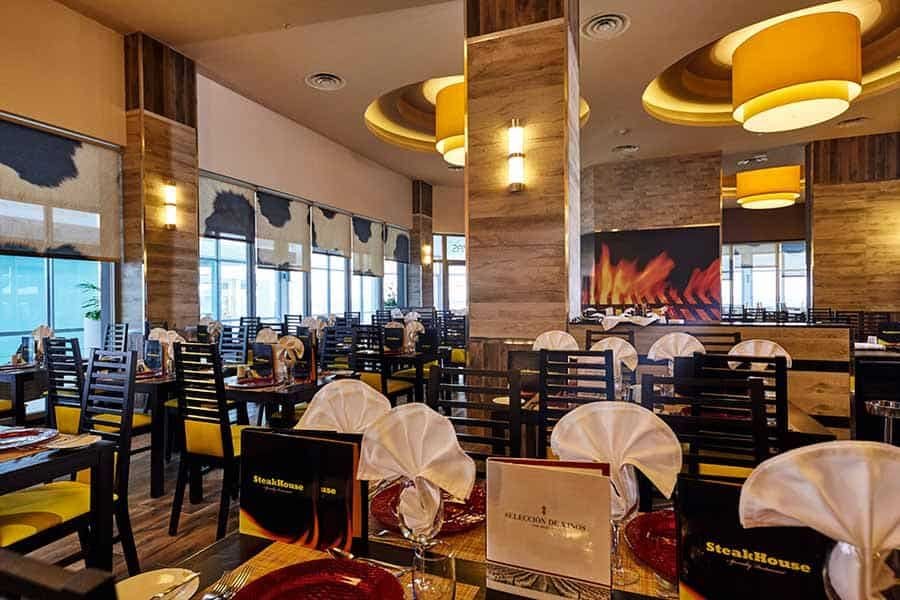 Restaurant at Hotel Riu Palace Paradise Island