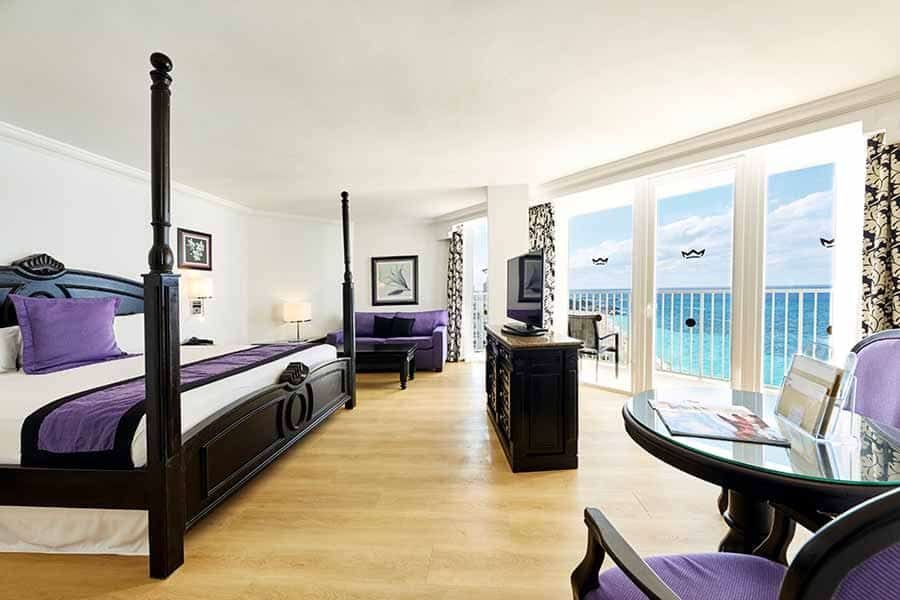 Guest room at Hotel Riu Palace Paradise Island