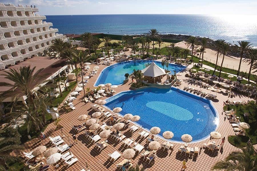 Swimming pool area at Hotel Riu Palace Tres Islas