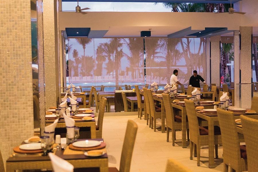 Hotel Riu Playacar Dining & Restaurants