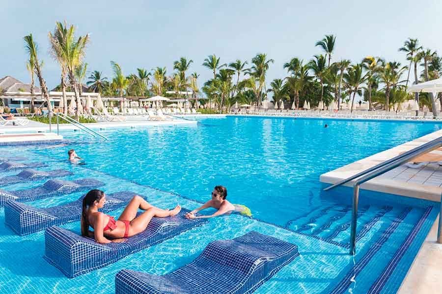Swimming pool area at Hotel Riu Republica