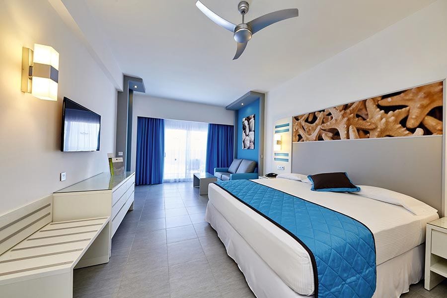 Guest room at Hotel Riu Republica