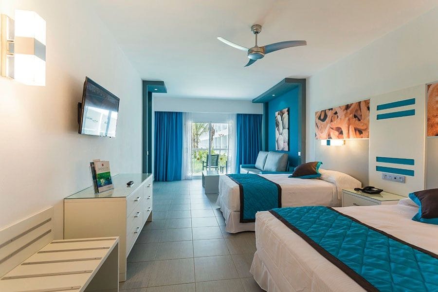 Guest room at Hotel Riu Republica
