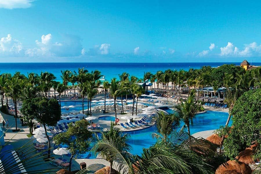 Swimming pool at Hotel Riu Yucatan