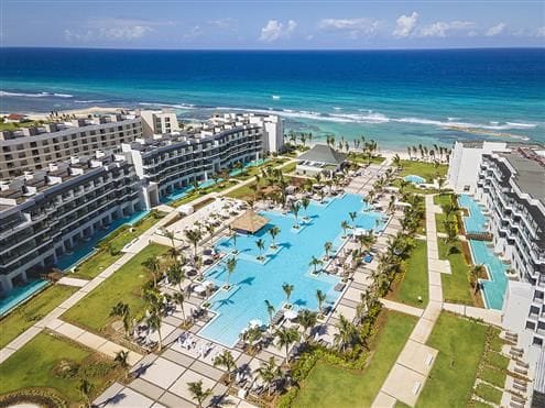 Resort exterior at Ocean Eden Bay