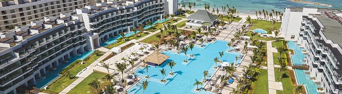 Resort exterior at Ocean Eden Bay