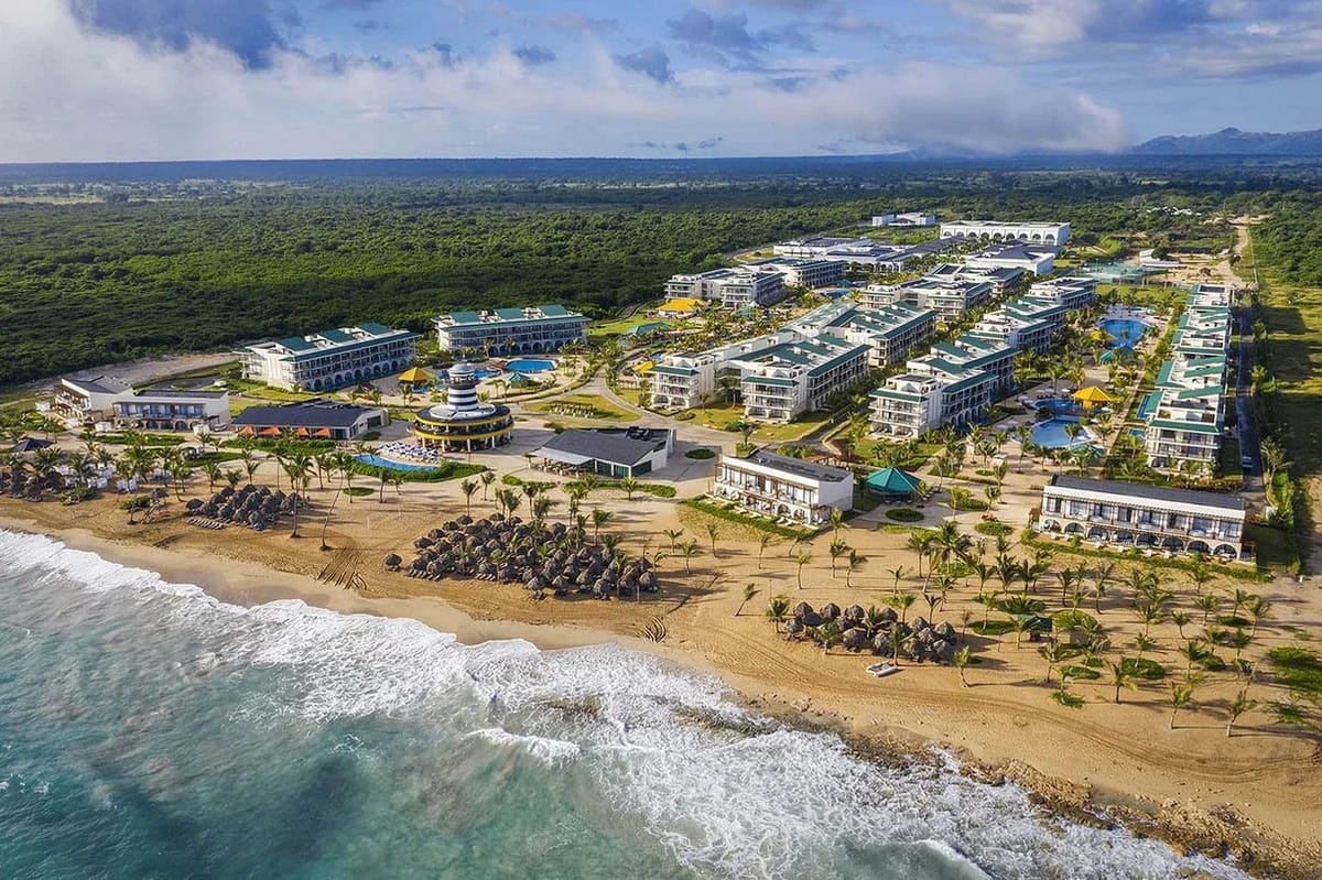 Resort exterior at Ocean El Faro