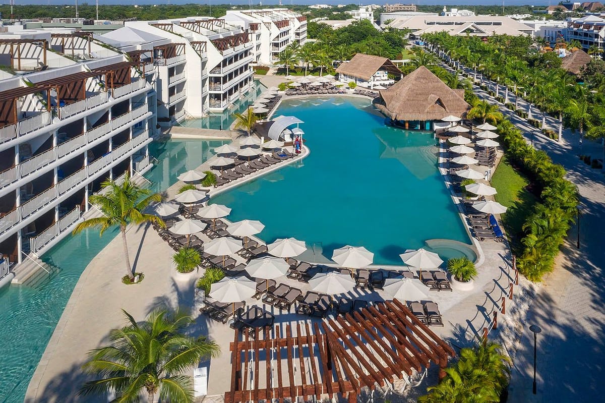 Swimming pool at Ocean Riviera Paradise