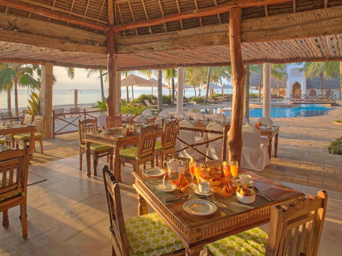 Sultan Sands Island Resort & Spa Dining & Restaurants