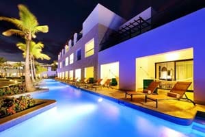 Junior Suite Swim Up — ground-floor suite with direct pool access from private terrace