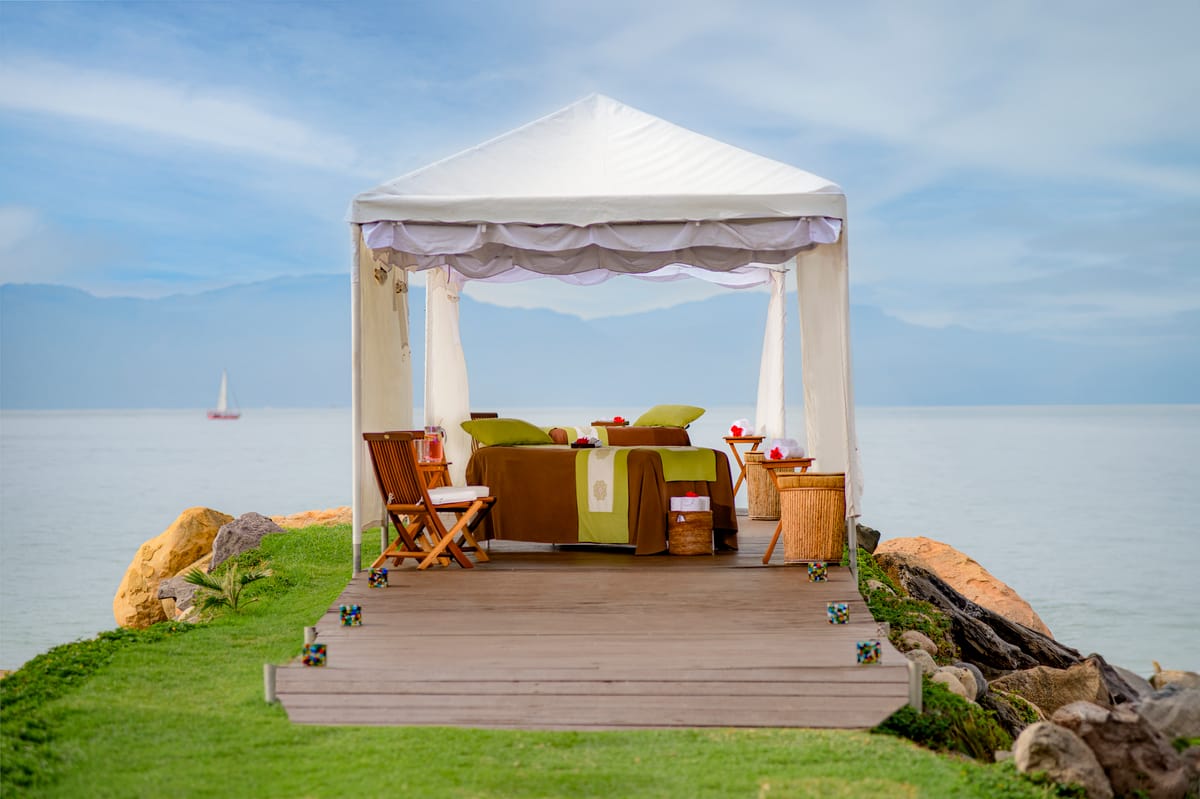 AMET Spa beachfront massage cabana overlooking the Pacific Ocean