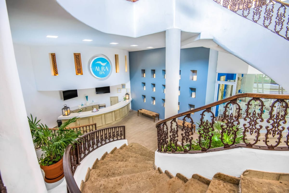 Wyndham Alltra Playa del Carmen Lobby & Common Areas
