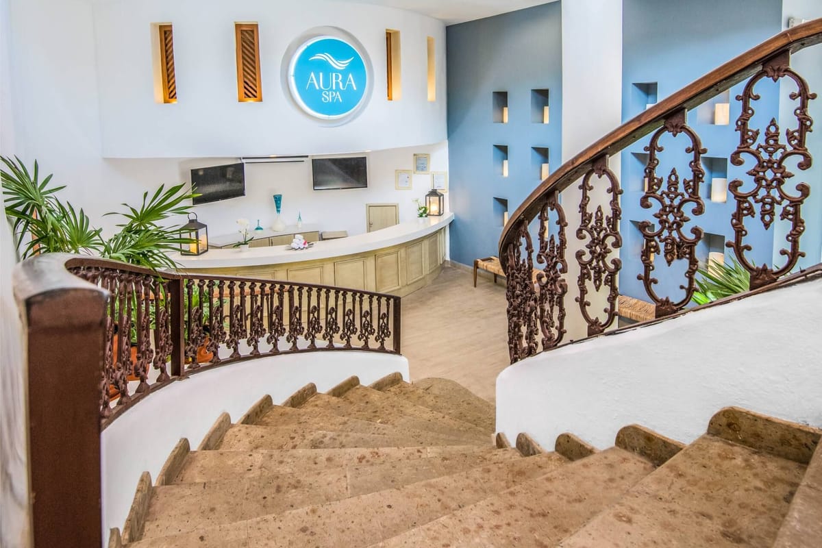 Wyndham Alltra Playa del Carmen Lobby & Common Areas