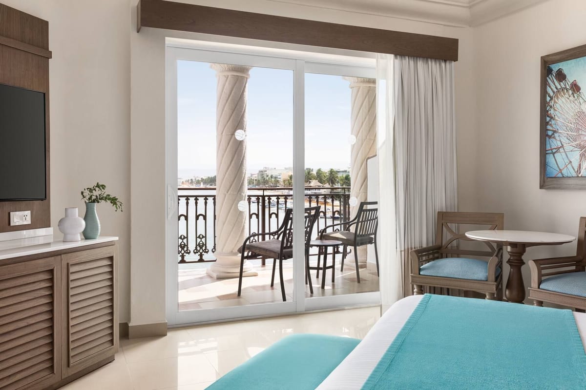 Wyndham Alltra Playa del Carmen Rooms & Suites