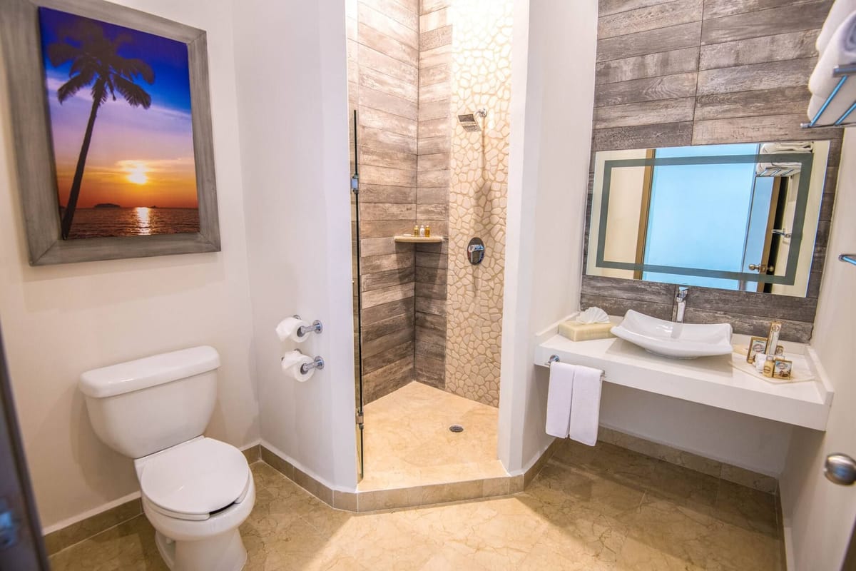 Wyndham Alltra Playa del Carmen Rooms & Suites